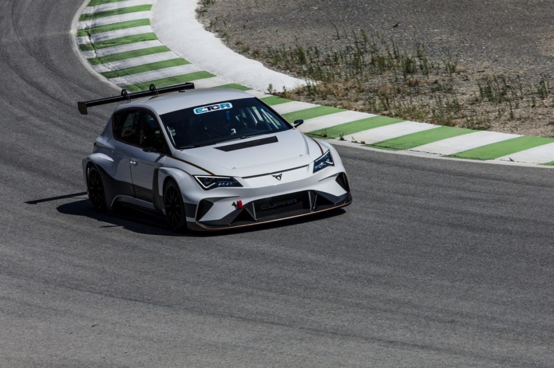 El novedoso Cupra e-Racer elige el Circuit Parcmotor