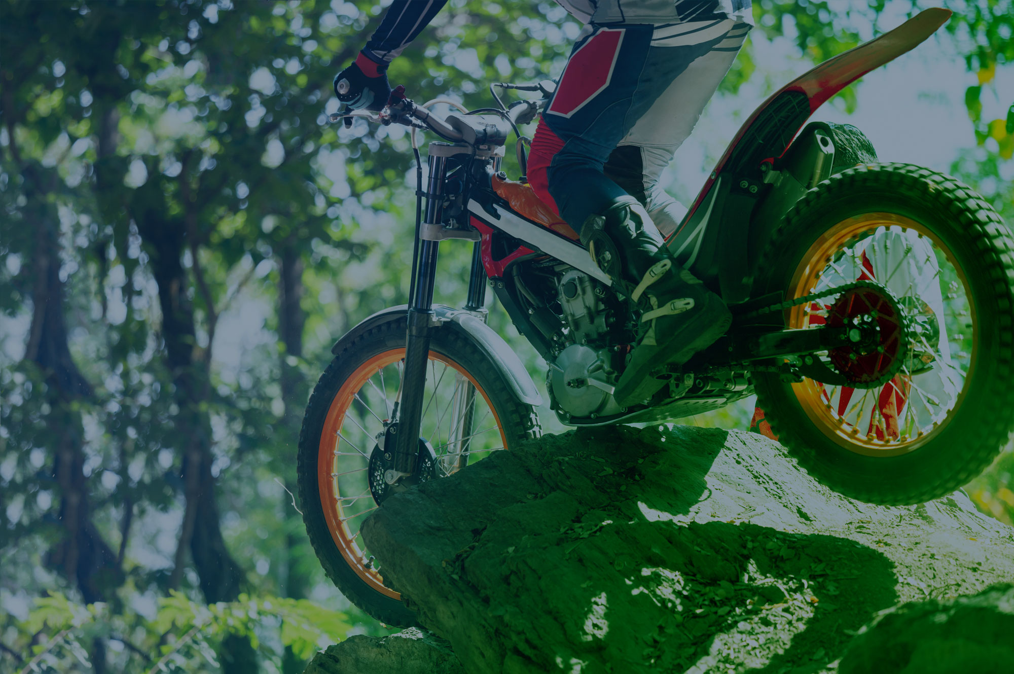 Los días 7 y 8 de abril Circuit Parcmotor acogerá el Campeonato Europeo de Trial.  Más de cien participantes se darán cita en las instalaciones de Parcmotor Castellolí en una prueba que después de muchos años vuelve a territorio español y que permitirá ver competir algunos de los mejores motoristas del mundo de esta especialidad. Ofrecemos la posibilidad de disfrutar la experiencia con tu moto y seguir de cerca el desarrollo de la prueba. Si quieres venir a Circuit Parcmotor Castellolí con tu moto de trial tendrás accesibilidad total a los alrededores de las zonas. Desde Circuit Parcmotor y la organización del campeonato se pide a todos los motoristas que accedan al recinto con sus vehículos que cumplan las normas de seguridad y respeten a los pilotos que estén compitiendo. ¡Te esperamos los días 7 y 8 para disfrutar del mejor trial!